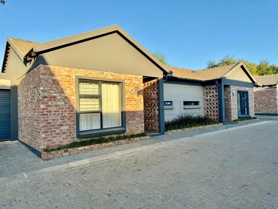 2 Bedroom Property for Sale in Van Der Hoff Park North West